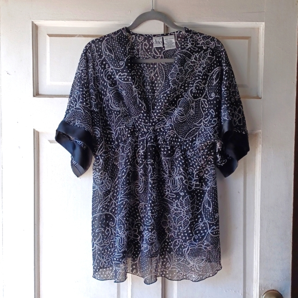 Duo Maternity Sheer Blouse size Large.WB0069